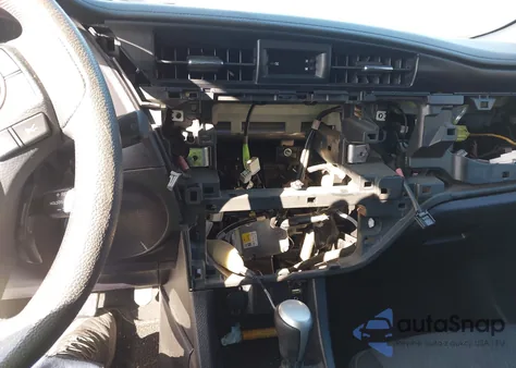 2017 Toyota Corolla Le z USA, uszkodzony, nr VIN 5YFBURHE4HP608414